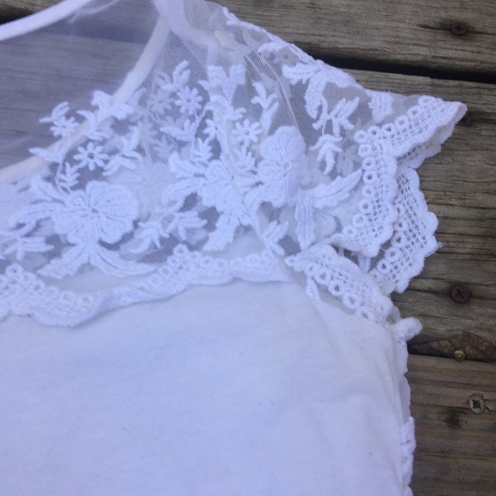 A&F white sheet/Lace top - Picture 6 of 7